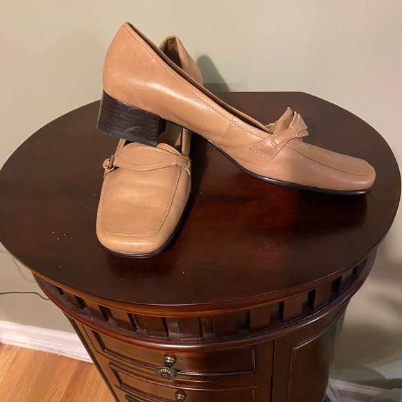 Loafer - Picture 3 of 3